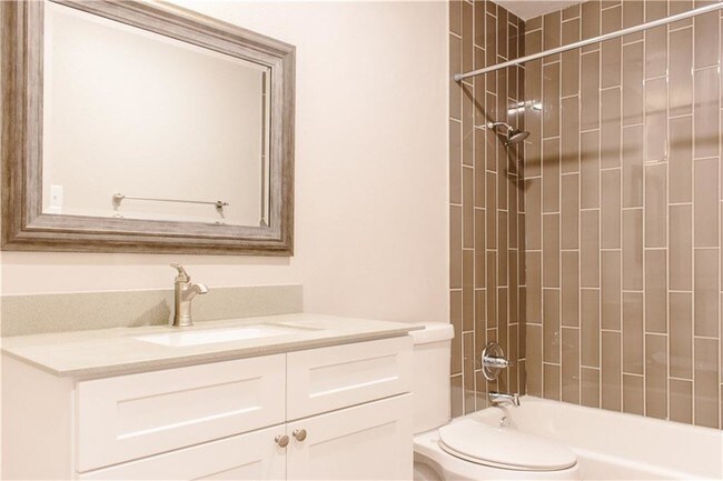 Building Photo - 1302 E 52nd St