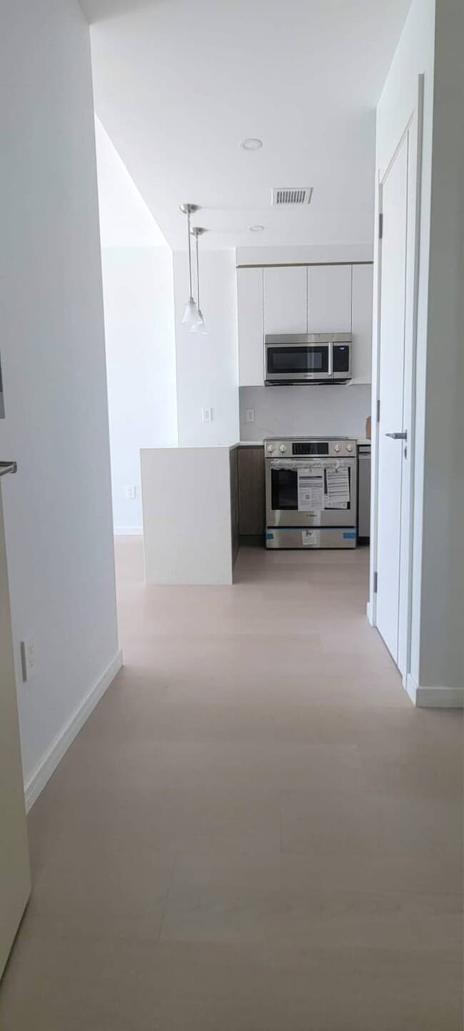 Building Photo - 11-52-52 44th Dr