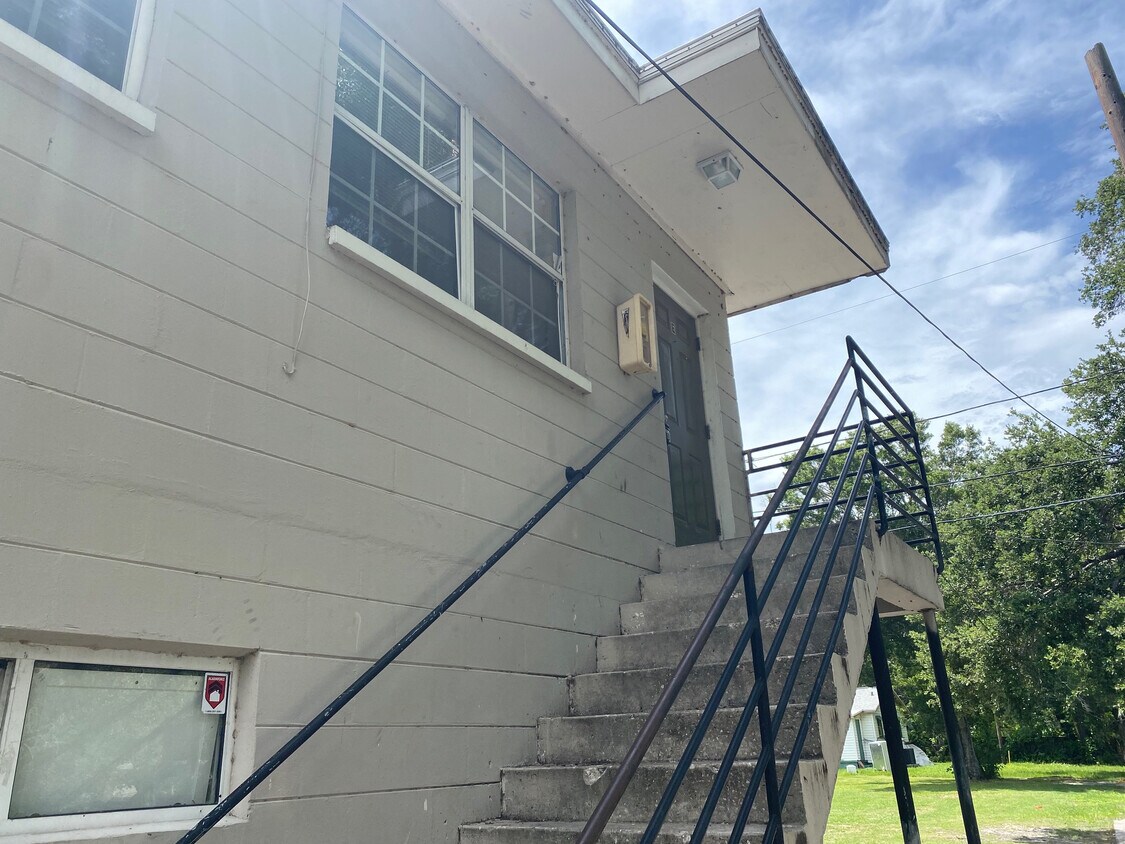 Foto principal - 829 18th Ave S