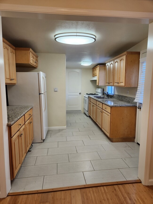 Kitchen - 1515 E Elizabeth St