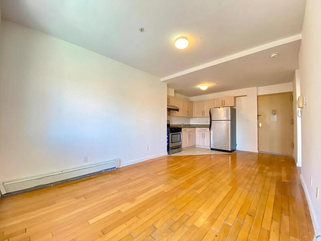 Photo - 4125 Kissena Blvd - 4125 Kissena Blvd