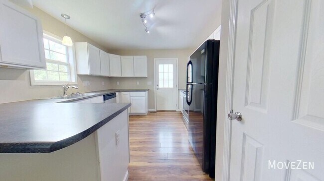 Foto del edificio - 5940 Brentwood Park Pl