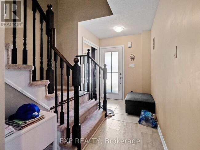 Building Photo - 7736 White Pine Cres