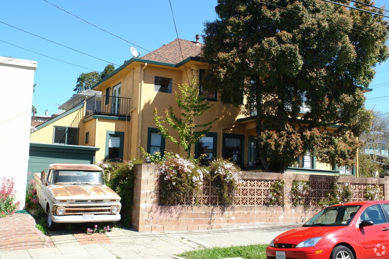 Primary Photo - 1835 Carleton St