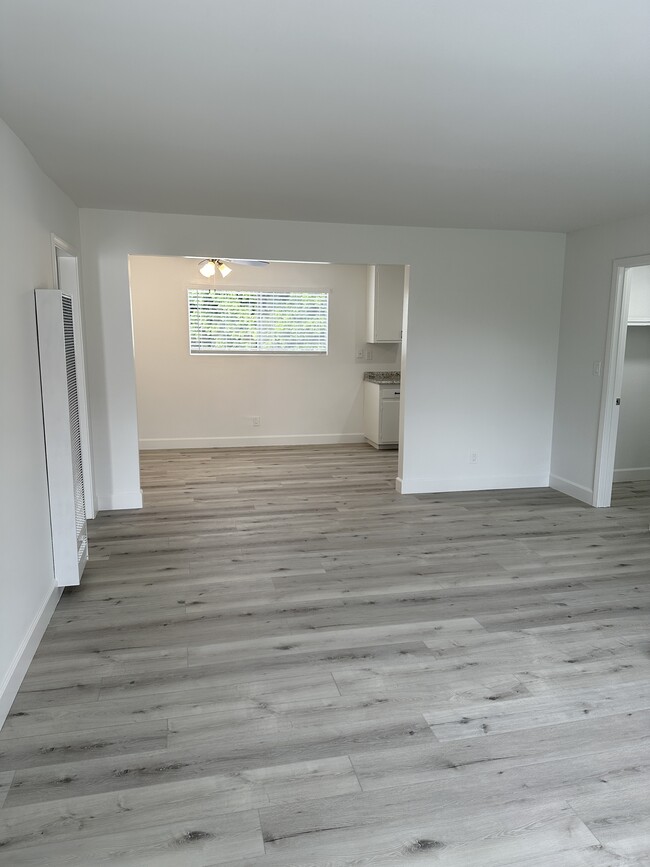Building Photo - 3020-4 Quartz Lane