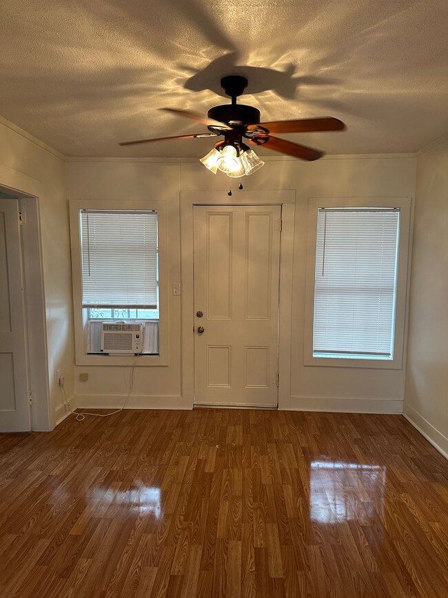 Building Photo - 419 Charles St