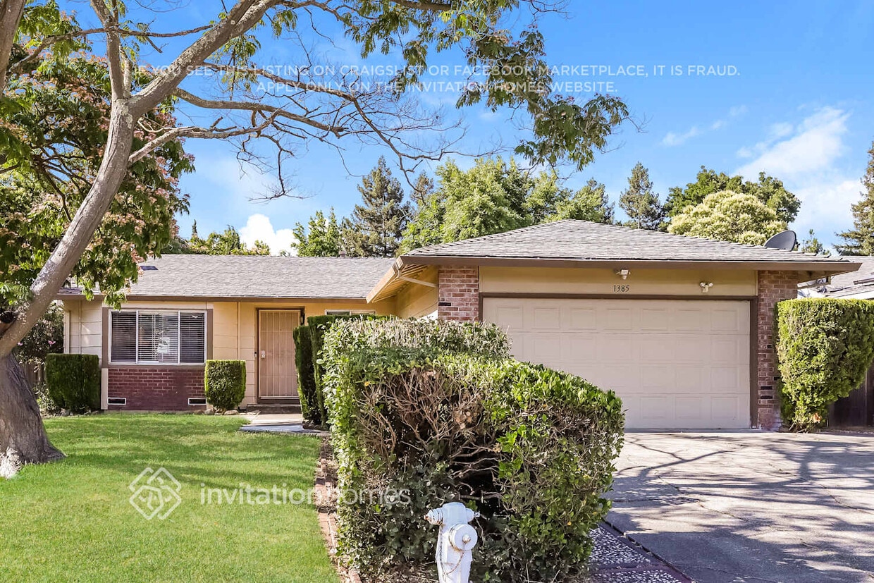 Primary Photo - 1385 Meadowlark Dr