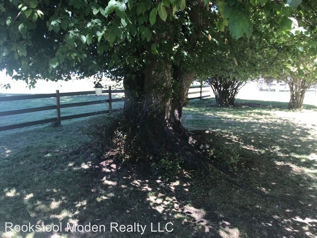 Foto del edificio - 4 br, 1 bath House - 13845 Algoma Rd
