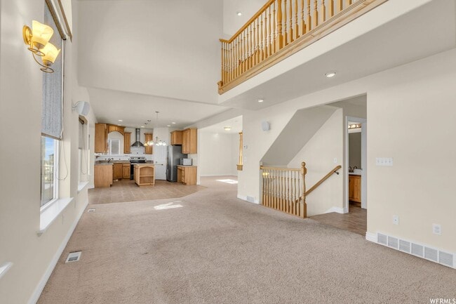 Foto del edificio - AMAZING 2 STORY HOME w/ 4 CAR GARAGE!