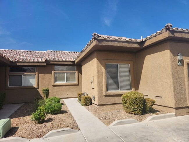 Foto del edificio - A Fabulous 3 Bedroom Townhome In North Las...