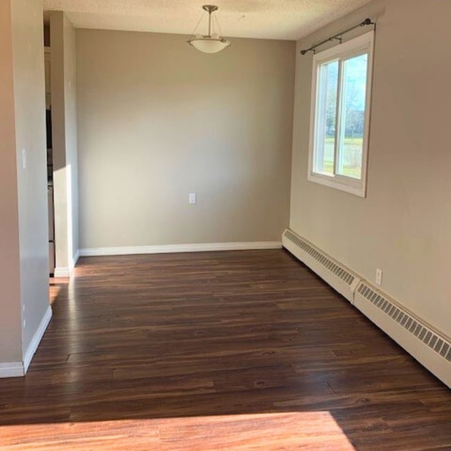 Building Photo - 8111-8196 102 St