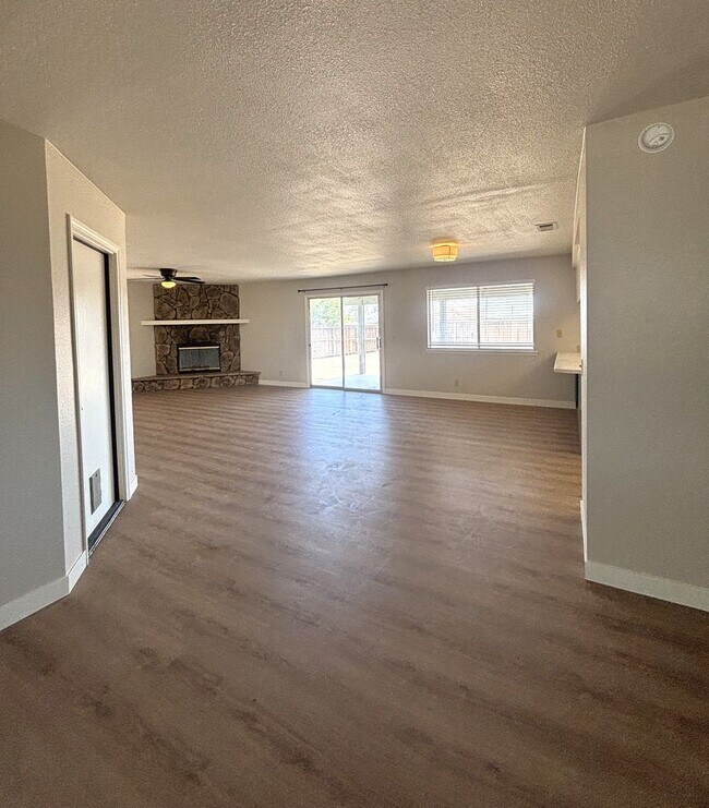 Building Photo - Beautiful House Available Now!!!