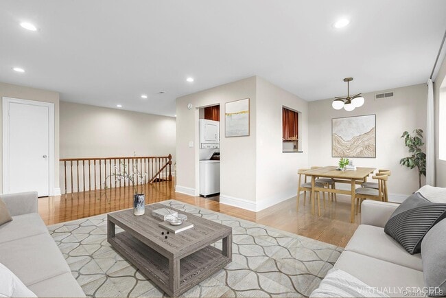 Foto del edificio - 140 McGlynn Pl