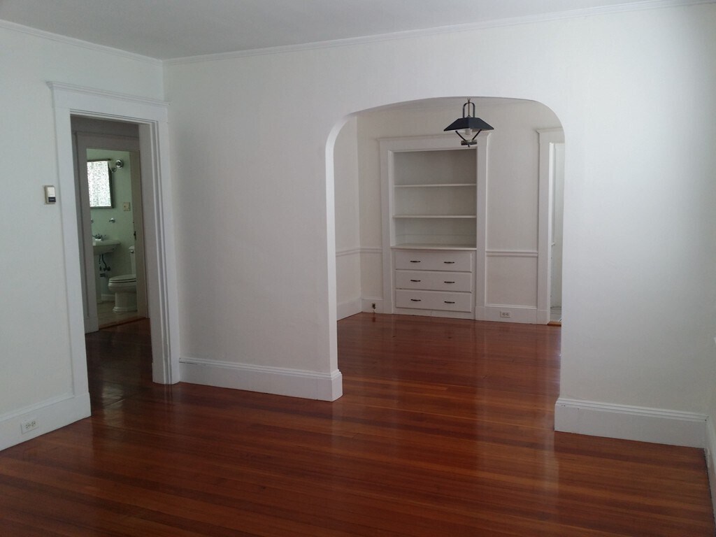 Primary Photo - 176 Safford St