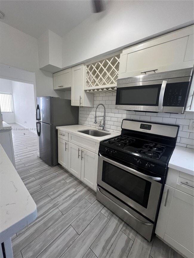 Building Photo - 8135 Crespi Blvd