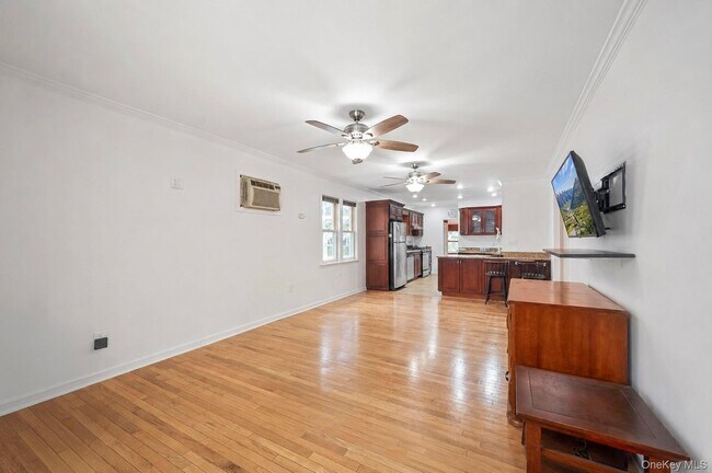 Foto del edificio - 261-11 83rd Ave