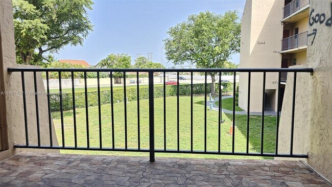 Foto del edificio - 13715 Kendale Lakes Cir