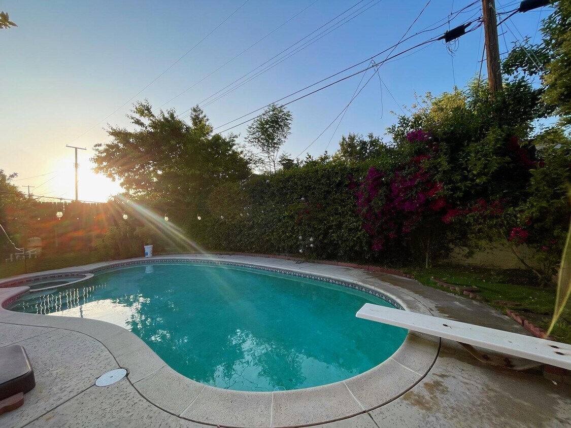 Foto principal - 21715 Elkwood St