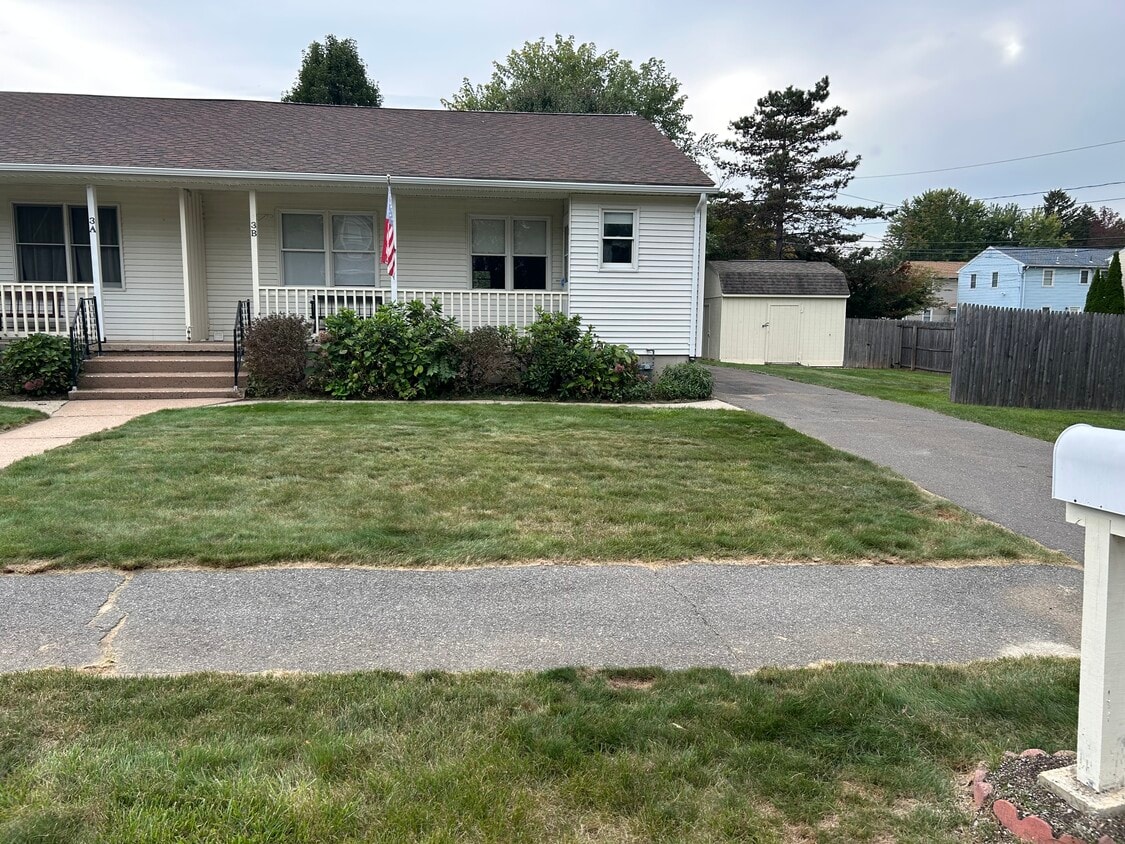 Primary Photo - 3 Sunflower Ln