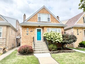 Building Photo - 5536 N Major Ave