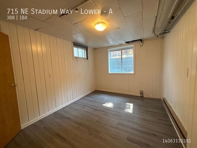 Building Photo - 715 NE Stadium Way