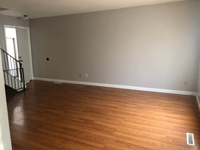 Foto del edificio - 2059 S White Oak Dr