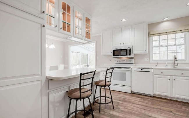 Building Photo - 11142 Stonebrook Dr