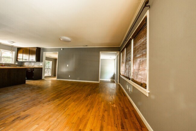 Building Photo - Incredible Location With A Huge Backyard