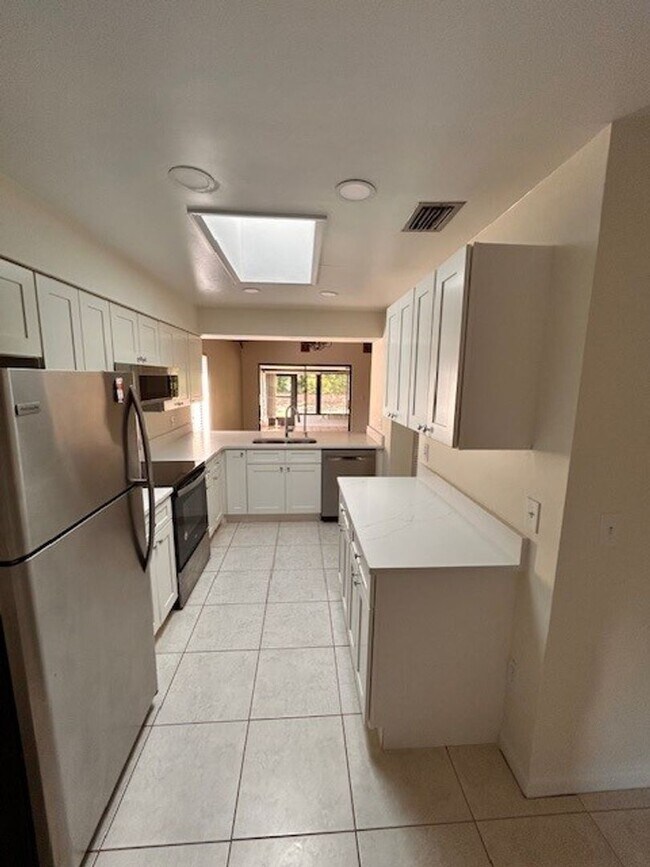 Foto del edificio - Newly renovated 3/2 Home in the Wedgewood ...