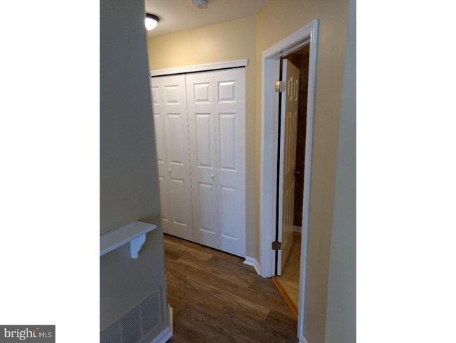 Building Photo - 2 Fox Meadow Cir