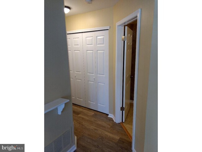 Foto del edificio - 2 Fox Meadow Cir