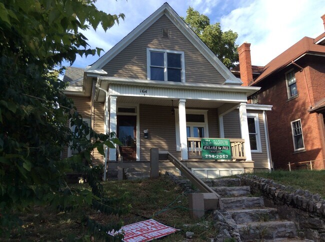 Building Photo - Large 7 bedroom, 2 bath home.