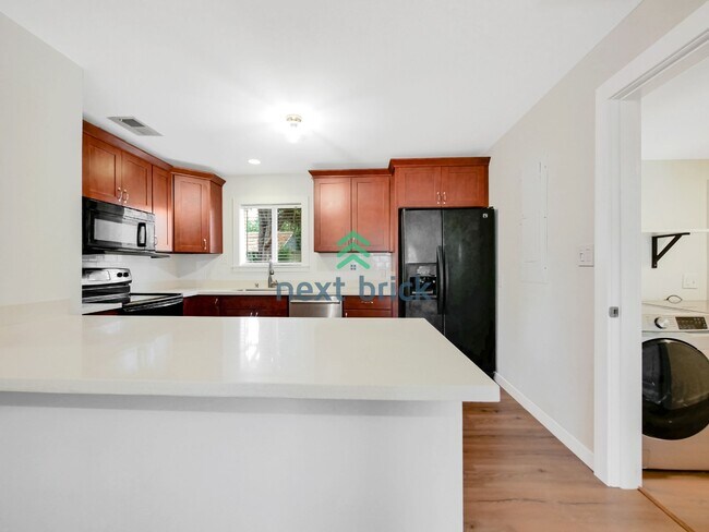 Building Photo - 3 Bed and 1 Bath Single-family Home is Available for Rent!