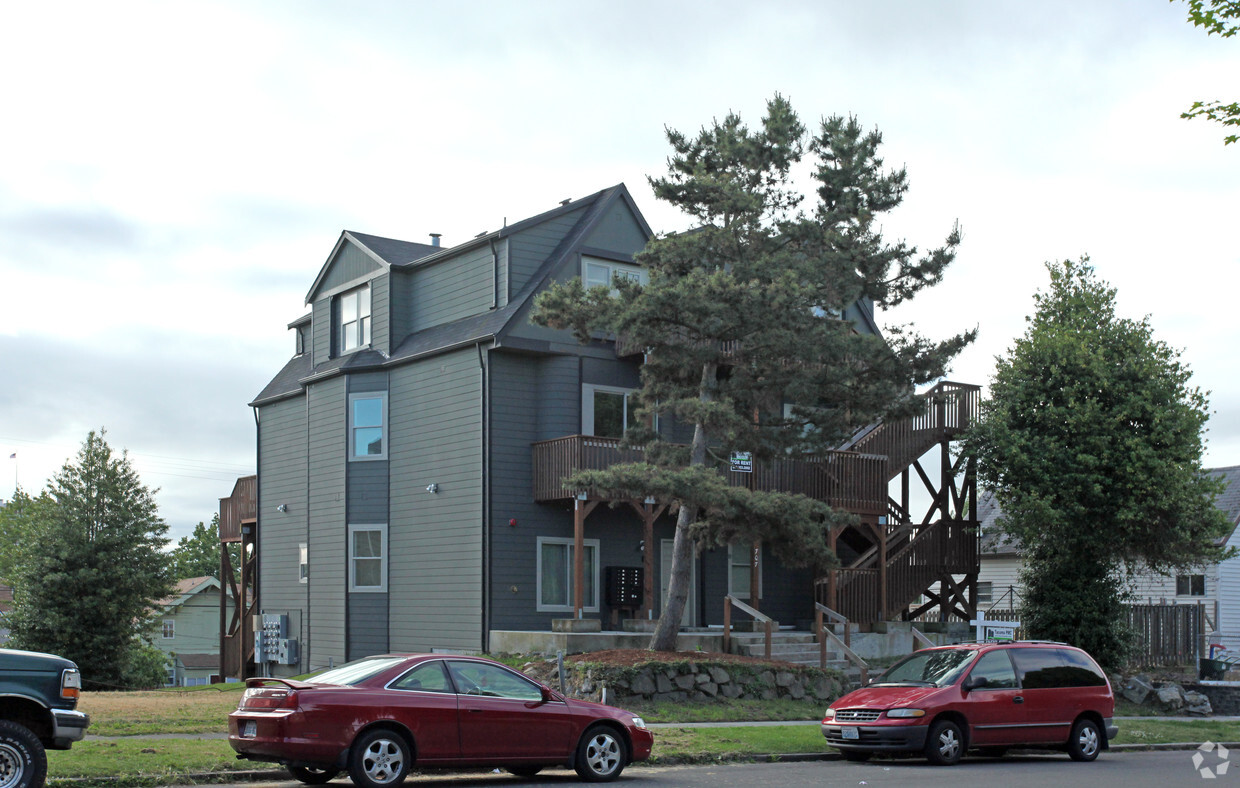 Primary Photo - Victorian Manor Apartments