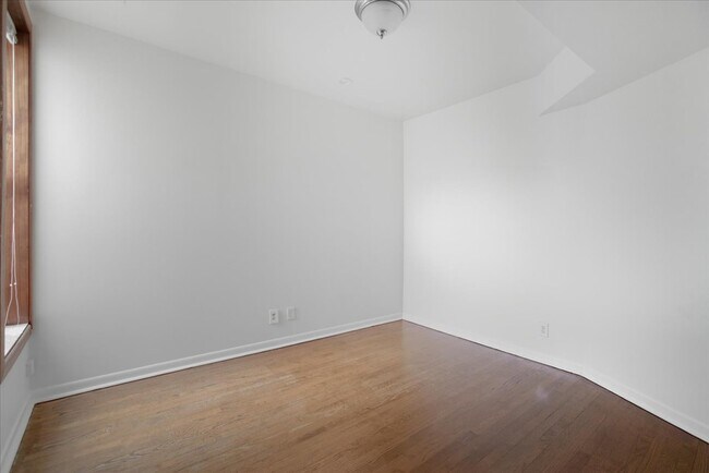 Foto del edificio - 3558 W Cortland St