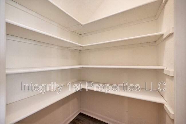 Building Photo - 8887 N Helena Ave