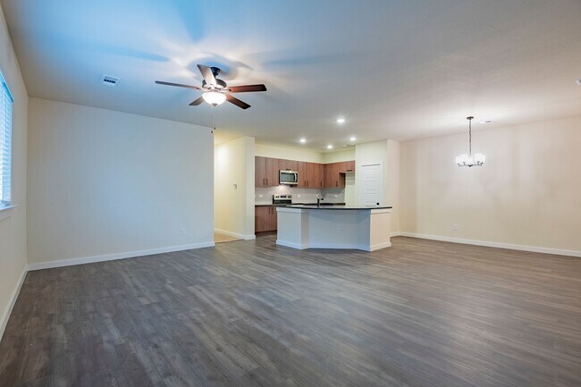Building Photo - 709 Blackland dr