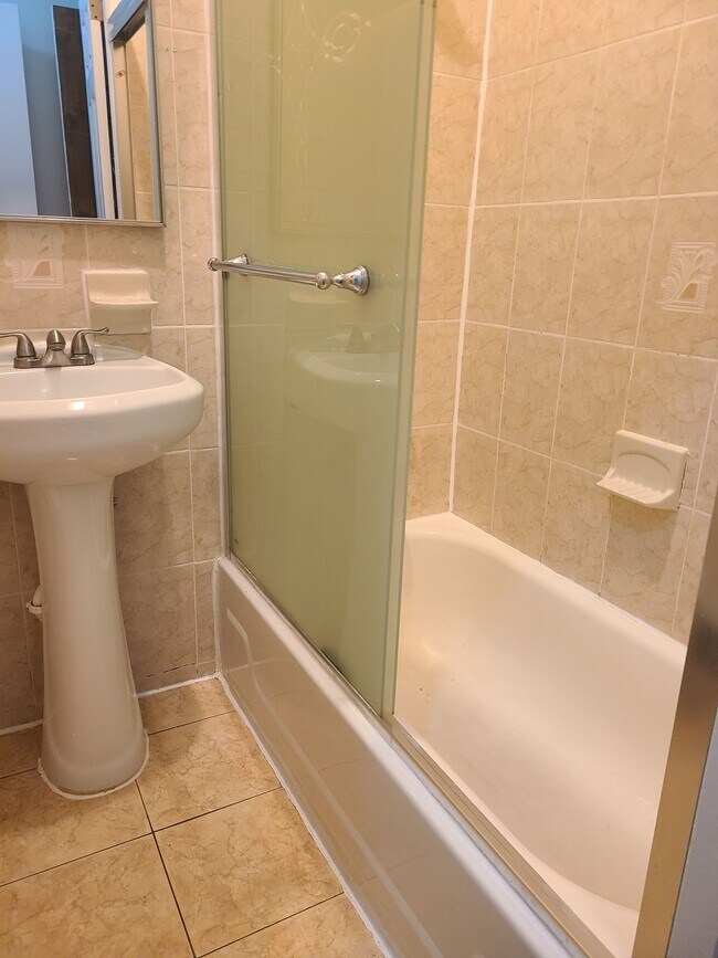 Foto del edificio - 7842 79th St