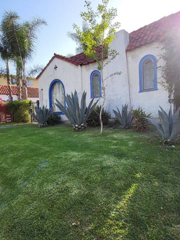Primary Photo - 829 N Formosa Ave