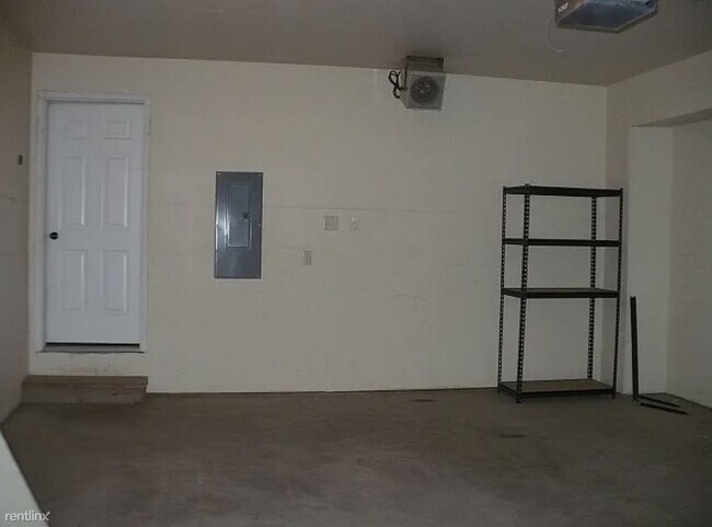 Building Photo - 3 br, 2.5 bath House - 828 Knife River Dri...