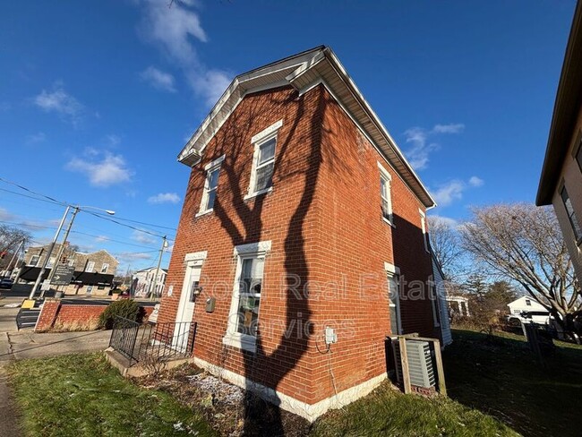 Photo - 8 S 1st St House