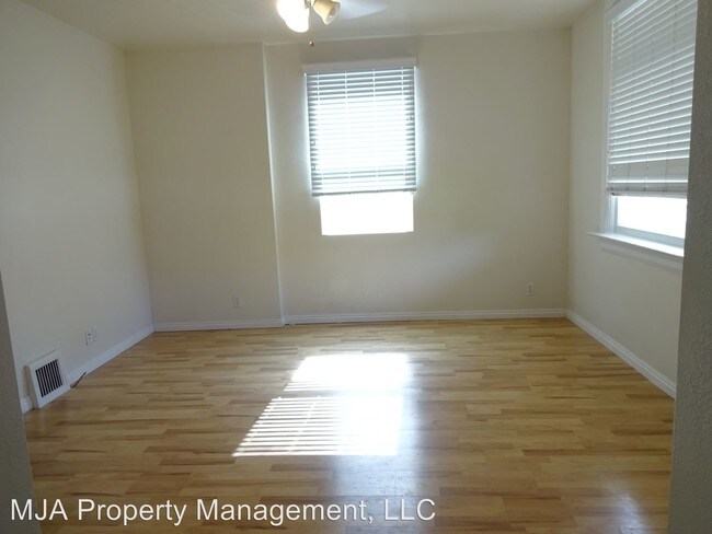 Building Photo - 3 br, 1 bath House - 320 W 400 N