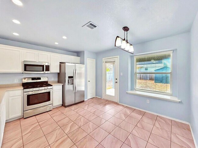 Foto del edificio - 2413 Socorro Bend