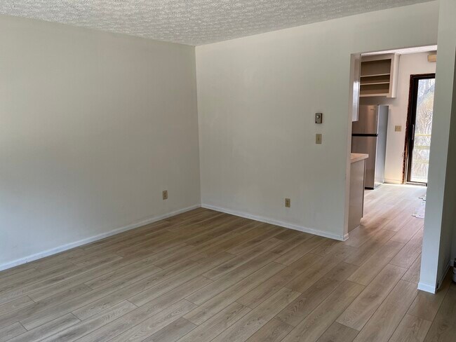 Foto del edificio - 222 Lindale Ave