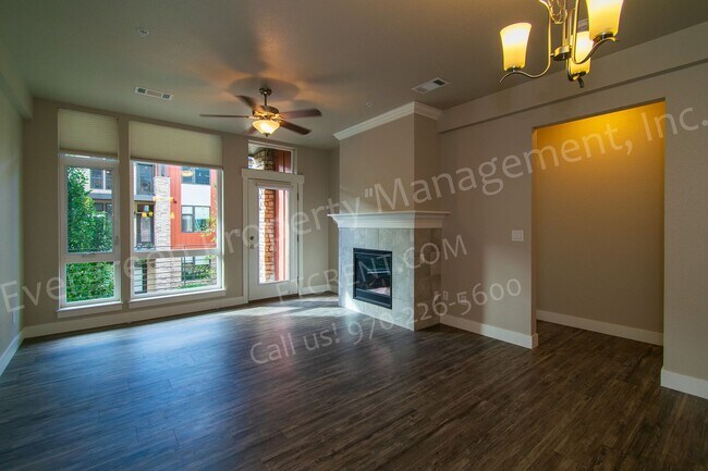 Building Photo - 2715 Iowa Dr