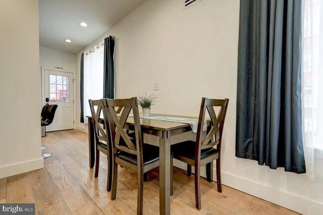 Foto del edificio - 1270 N Newkirk St