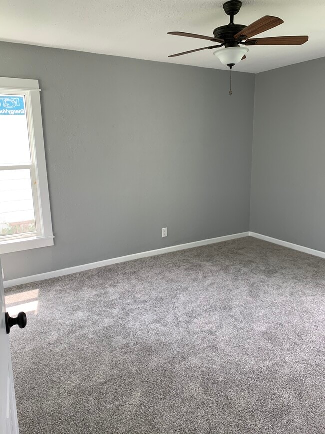 Building Photo - 622 Lansdown Dr