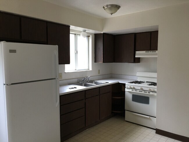 Building Photo - 676 Loomis Ave