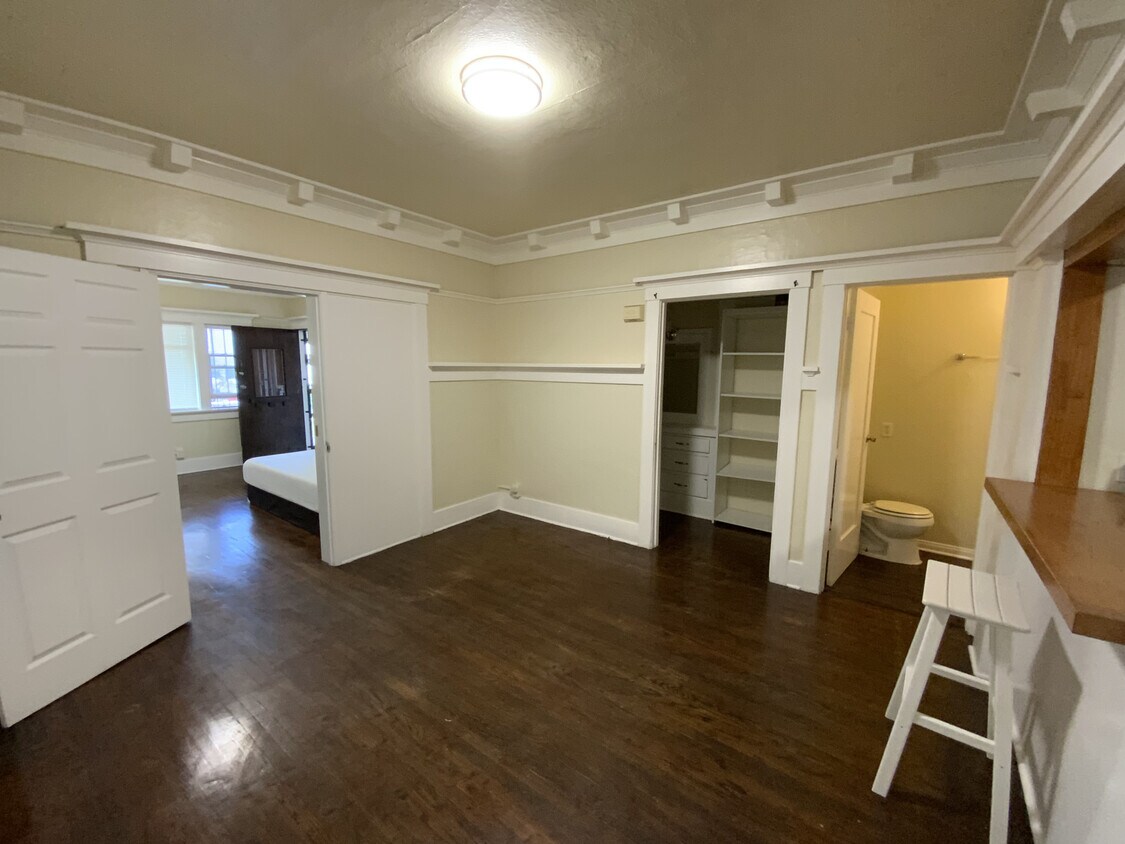 Foto del edificio - 1175 W 30th St