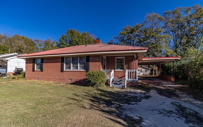 Building Photo - Brick Home For Rent in Goldsboro! 3 Bedroo...